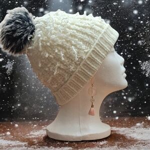 White Knit Intentionally Pulled Pom Pom Hat Women's OS Stretch Warm